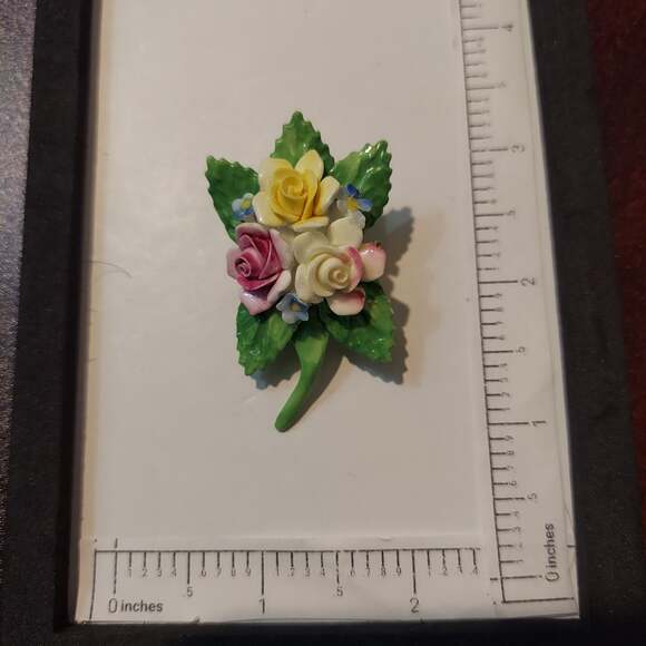 Vintage Hand Painted Flowers Bone China Made in England Mid Century Brooch Pin - Picture 1 of 3